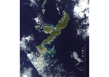 だいちから見た日本の都市 沖縄本島：衛星画像（ポスター仕上げ）